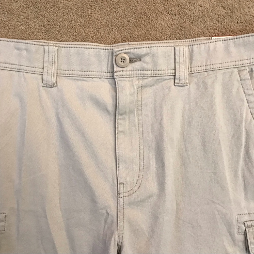 St Johns Bay Mens Cargo Shorts NEW Size 40 Comfort Stretch Putty Off White - Picture 5 of 10
